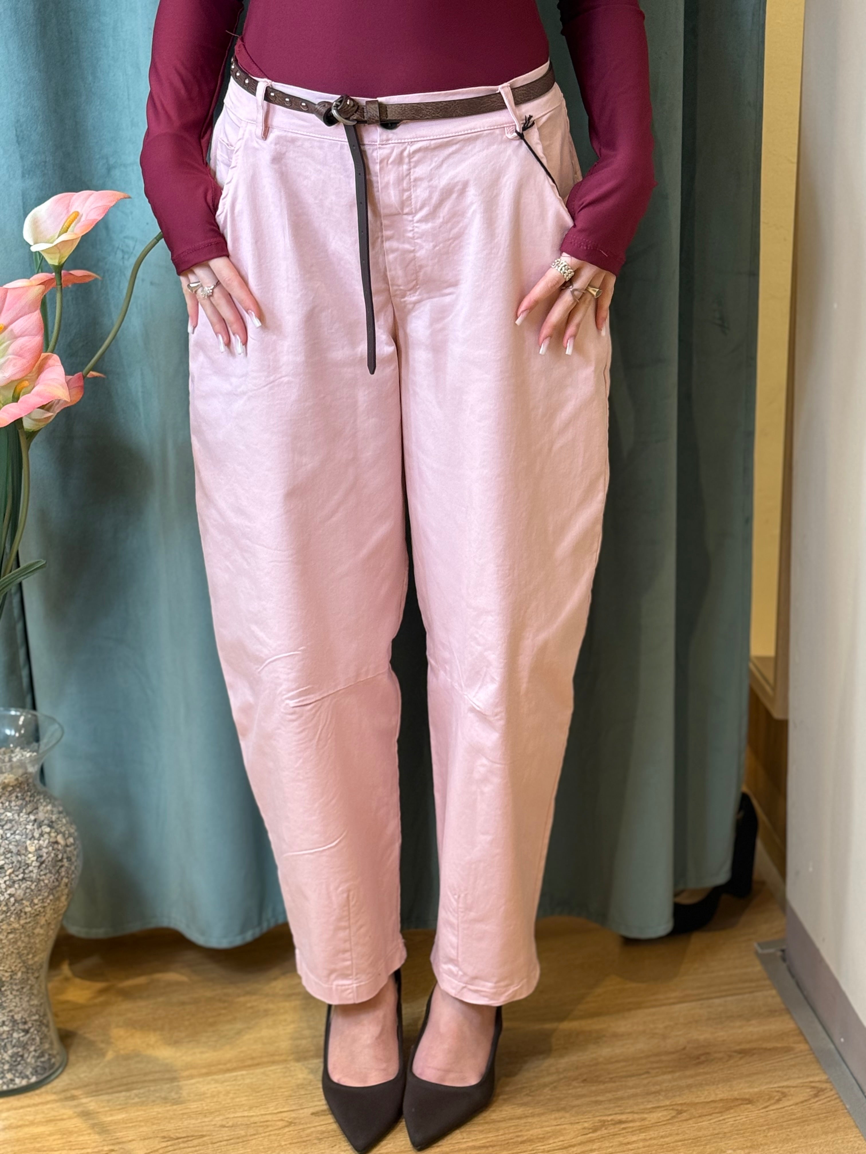 Pantalone Carrot con Cintura Rosa