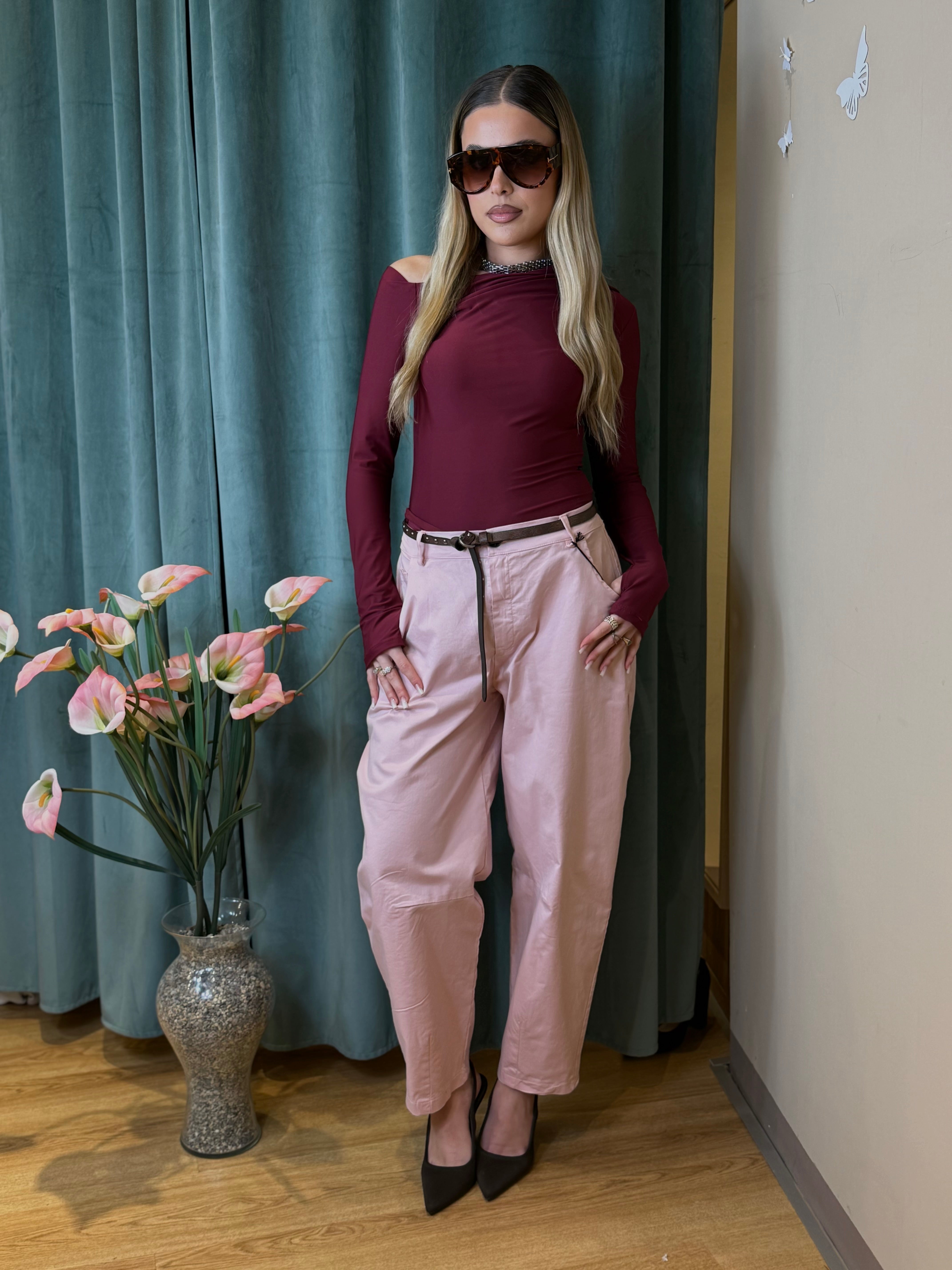 Pantalone Carrot con Cintura Rosa